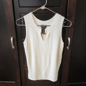Elegant White Sleeveless Knit Top